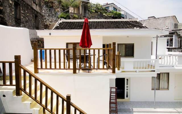 Xiang Shan Lin Hai Homestay