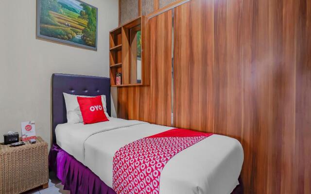 OYO 90064 Hotel Salon Fora & Cafe
