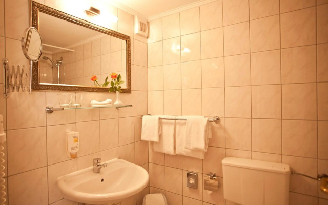 Holiday Inn Melbourne Airport by IHG