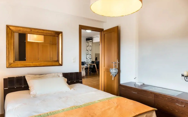 Dream Lux Flat with Great Outdoor Pool & Parking