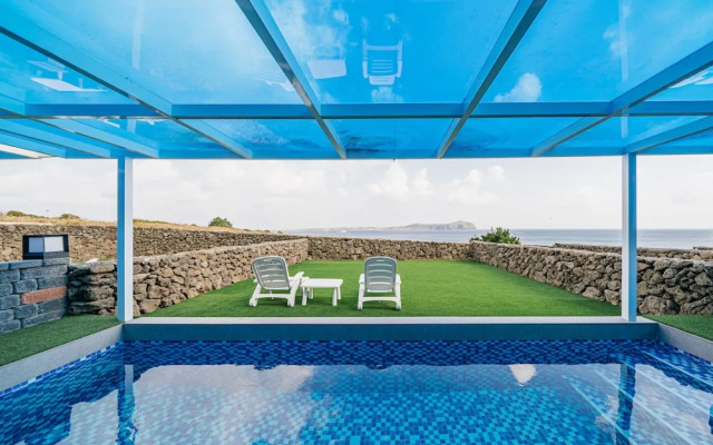 The Cloud Pool&Spa