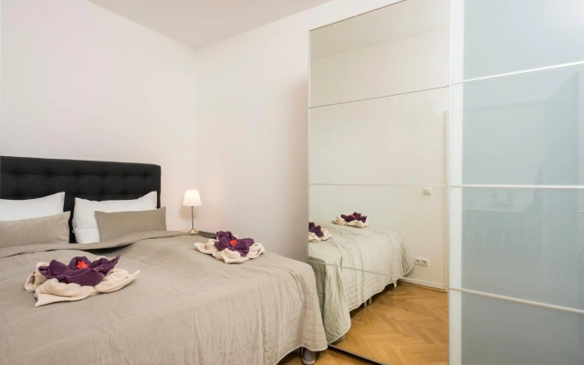 Garden Lounge Satzberg by ichbucheAT