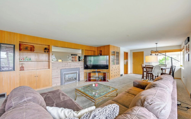 Family-friendly Yakima Escape w/ Yard & Pool!