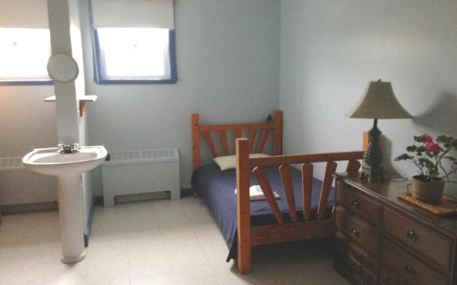 Auberge De Douglastown Hostel