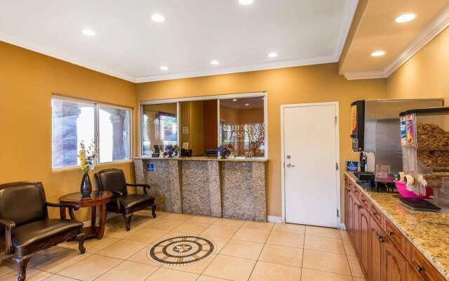 Rodeway Inn & Suites Corona