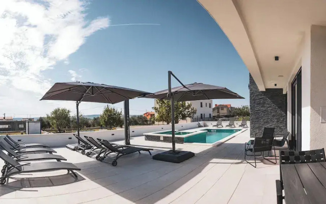 Villa Just be Happy by Trawelltopia