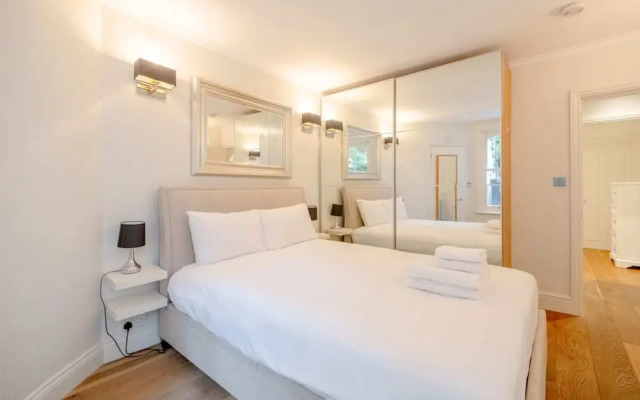 Gorgeous 2BD Flat With Patio - South Kensington!