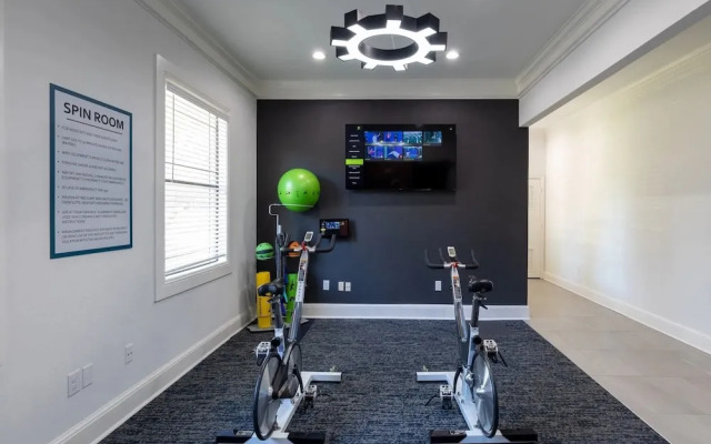 Landing Apartments - Lewisville