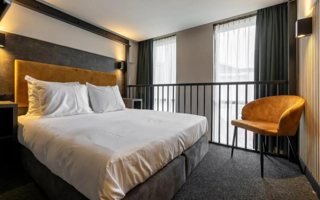 Monument Hotel