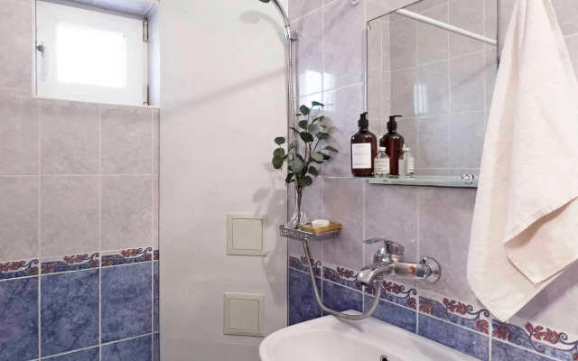 Azat Guest House