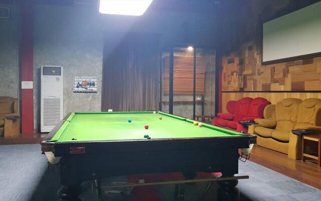 One Four Seven Hotel & Snooker Bar