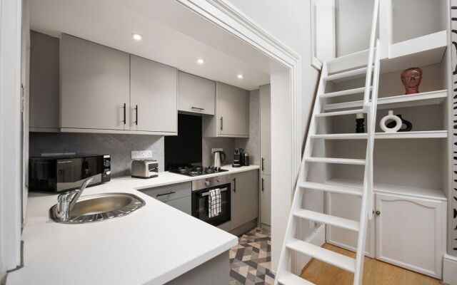 Stunning Arty Apartment & mezzanine
