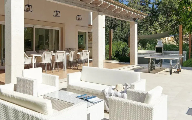 Villa on the Foot of La Font Hills