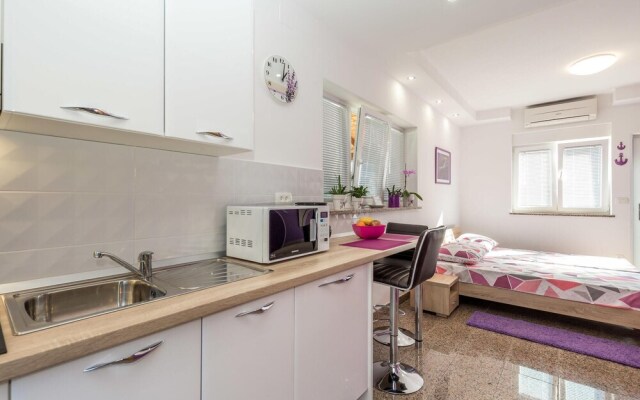 Beautiful Apartment in Rukavac With Wifi