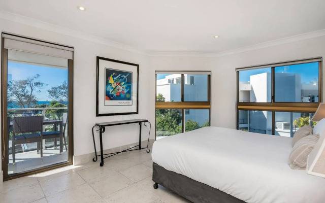 Bayview Beachfront Apartments, in town right on the beach