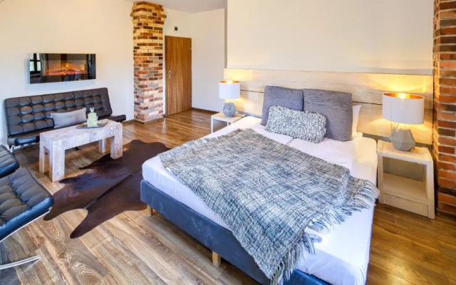 Folwark Białych Bocianów