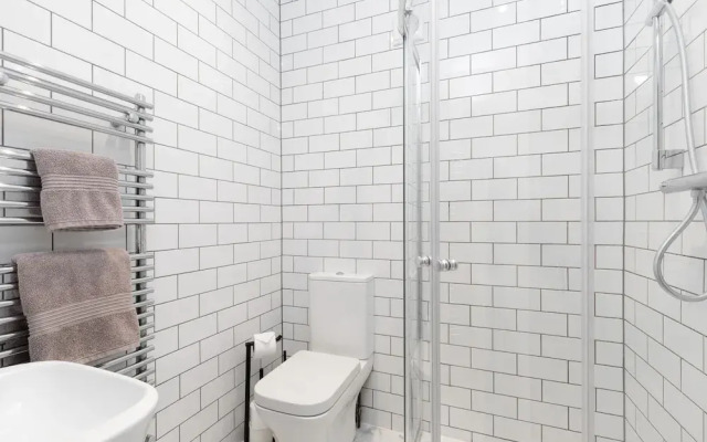 Elliot Oliver - Stunning 6 Bedroom Regency House With Parking