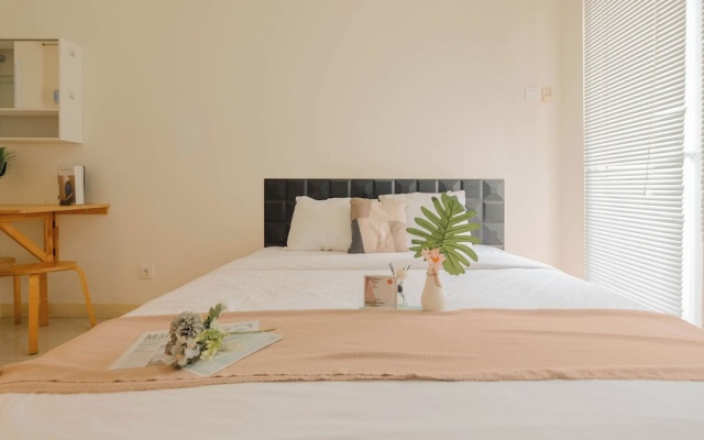 Cozy Studio with Direct Access to Mall at Green Pramuka Apartment – Guest Rooms – Jakarta