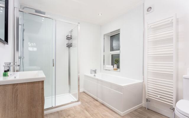 Cuthbert House - Donnini Apartments
