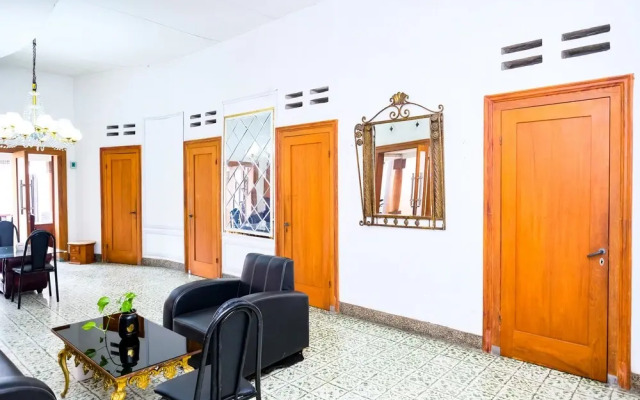 RedDoorz Syariah Near Alun-Alun Tulungagung