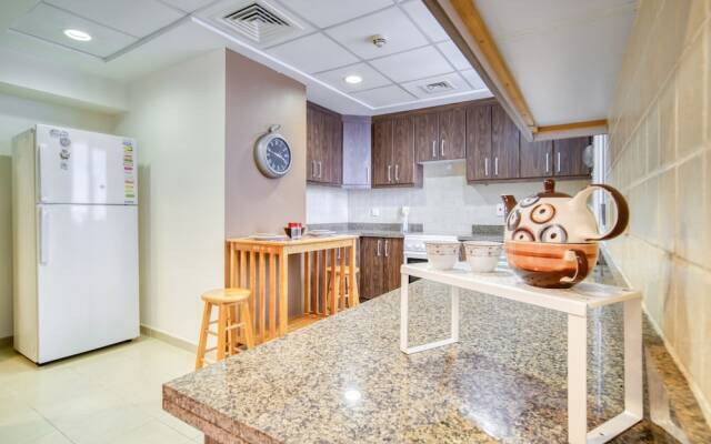 Executive Towers Amazing 1BR Onsite Pool Business bay