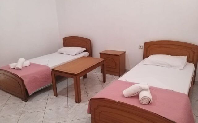 Apartments and Rooms Armanda