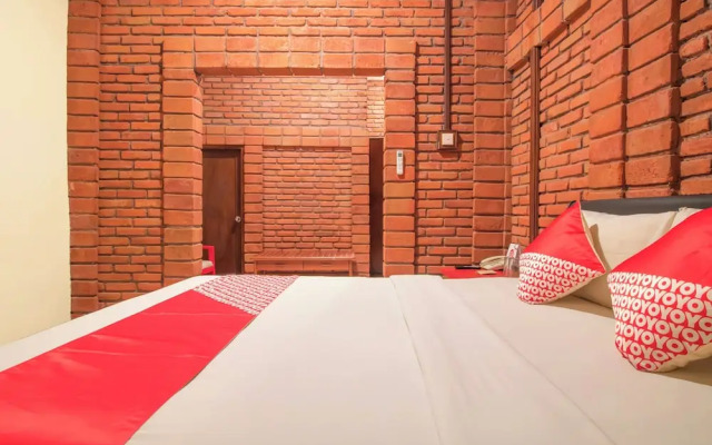 Super OYO Townhouse Oak Maxi Hotel Legian