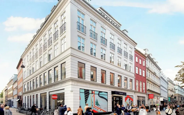 Sanders Leaves - Charming 3-bdr Apt With City View