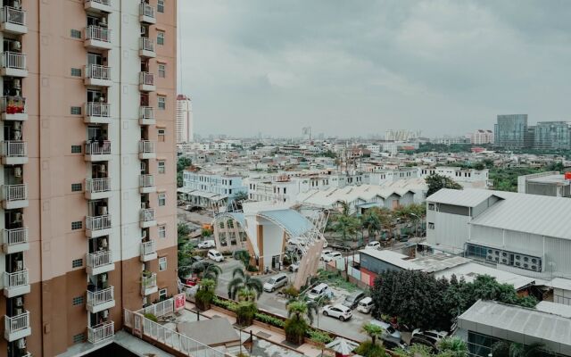 Homey and Compact 2BR Pluit Sea View Apartment