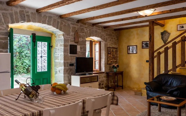 Comfortable Holiday Home With Pool