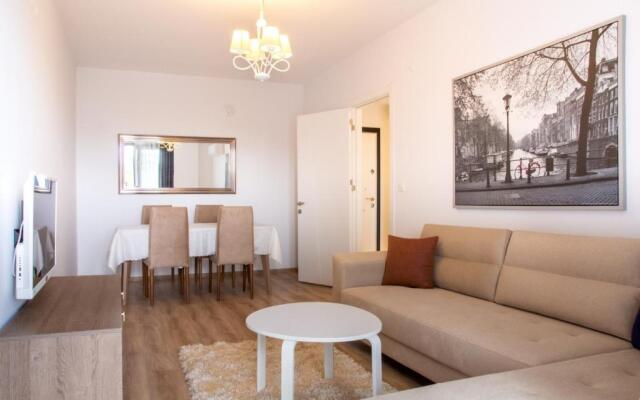 Spacious and Furnished Flat With Balcony in Izmir