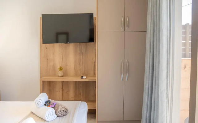 Villa Leandros With Pool & bbq