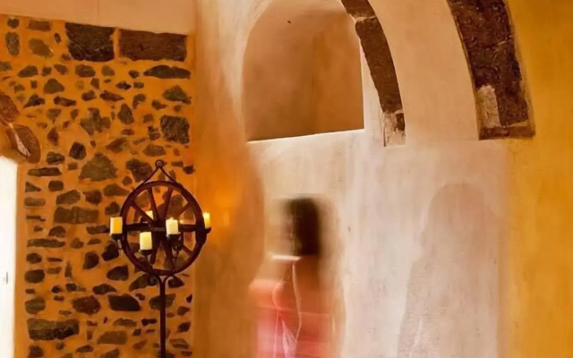 Lava Suites and Lounge