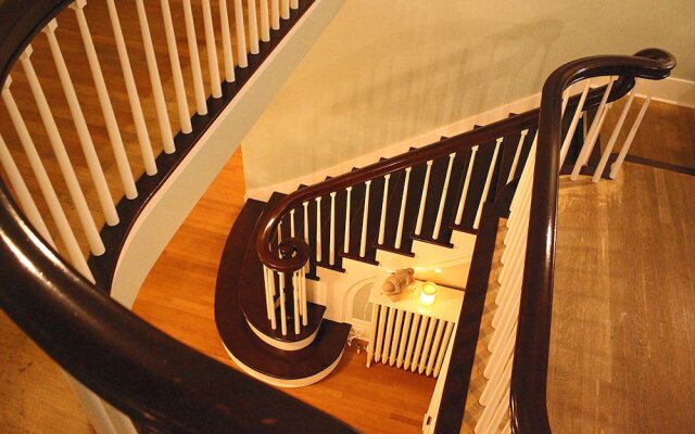 Stang Manor Inn