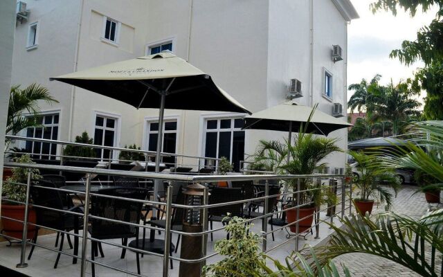Caledonian Suites