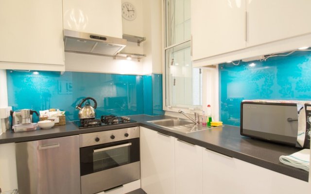 1 Bedroom Flat In Vibrant Earls Court