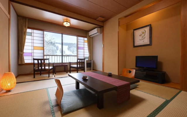 Biyu Bishokuno Hanareyado Kajikaso