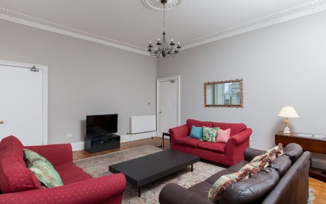 Spacious, Elegant 4BR New Town Flat For 9