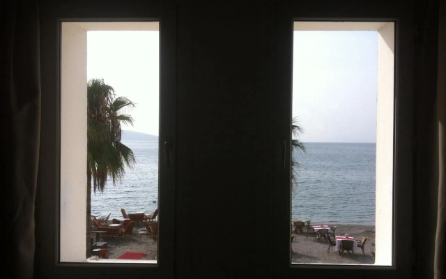 Artemis Hotel