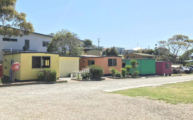 The Waterwheel Beach Cabins - Caravan Park