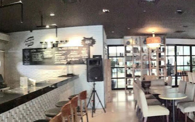 Roosseno Plaza