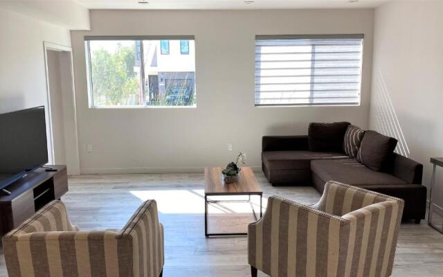 Beautiful and Sunny 3bd 2ba Hollywood Apartment