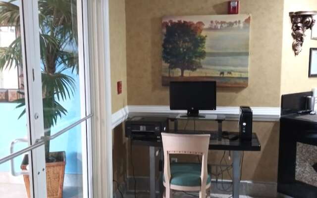 Deluxe 6 Inn & Suites