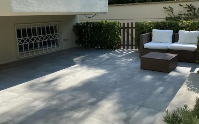 Bright, Cosy Studio close to Glyfada Beach & Center