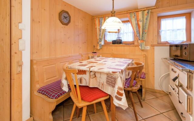 Gorgeous Chalet With Sauna in Königsleiten