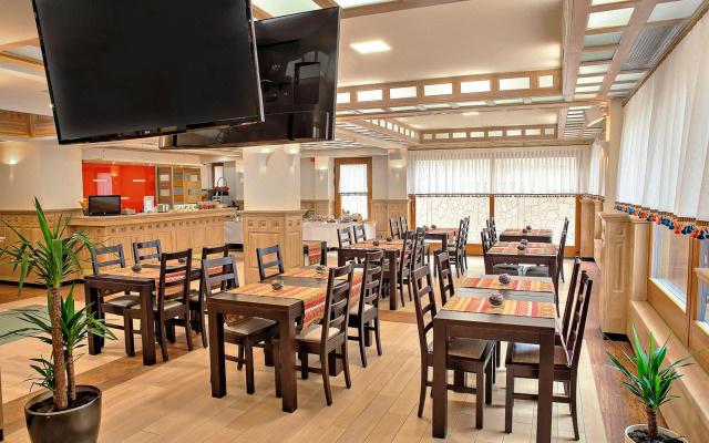 Hotel Aziza