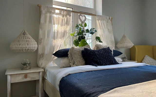 Pristine 1Br Apt in City Center