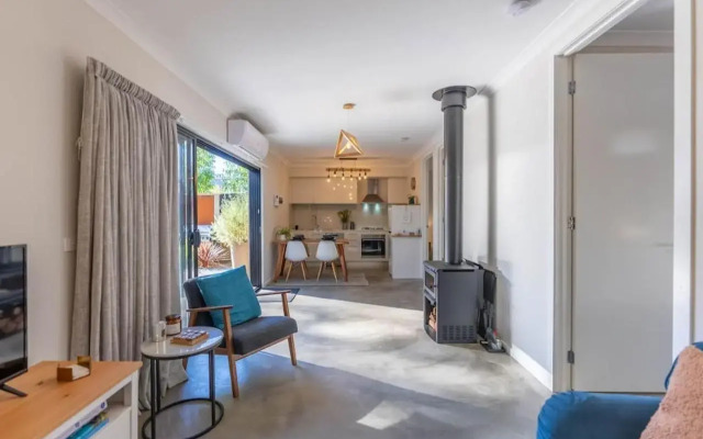 Pine Beach Guest House in the Heart of Balnarring