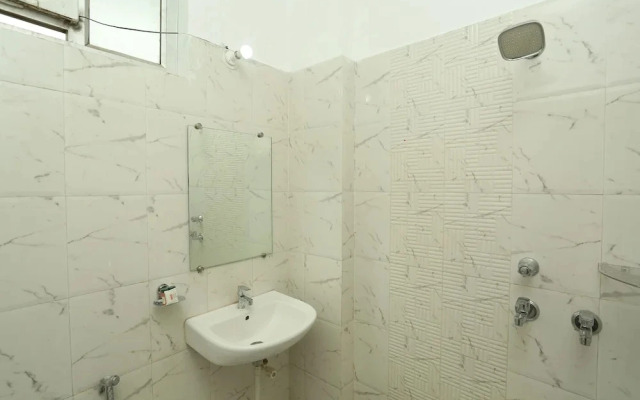 Vrindawan Galaxy by OYO Rooms