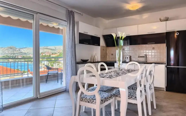 Luxury Apartment Okrug Gornji With Sea View and Pool